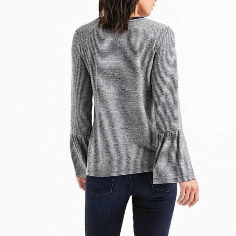 🎉🎉HP🎉🎉NEW striped bell sleeve top Lucky Brand - Picture 3 of 7